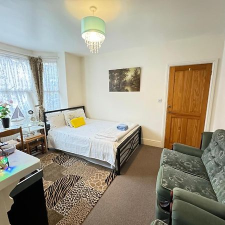 Big Private Room In Town Centre イーストリー エクステリア 写真